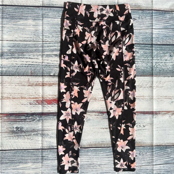 Victoria’s Secret Floral Black and Pink Leggings with Pockets EUC - Picture 8 of 11